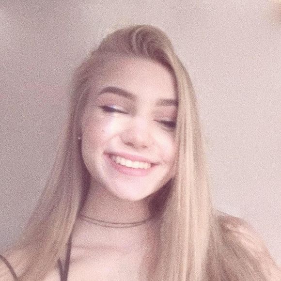 Meet your Posher, Elsa - Picture 1 of 1